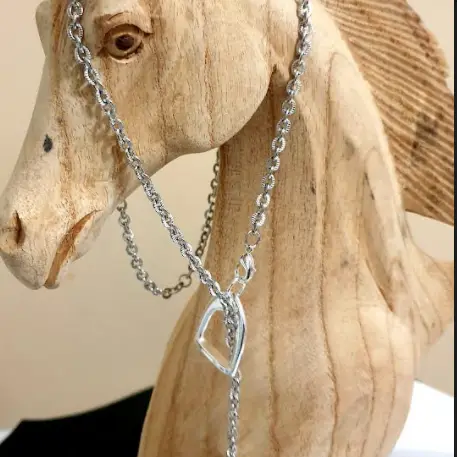 Stirrup chain necklace