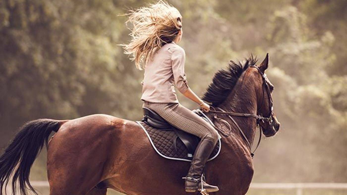 How many people practice horse riding in France?