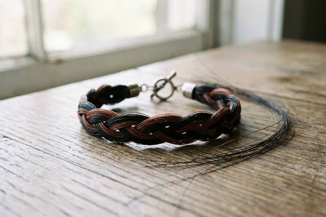 Horsehair bracelet: the complete guide (price, manufacturing, customization)