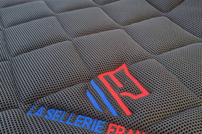 Comment choisir un tapis de selle adapté ?