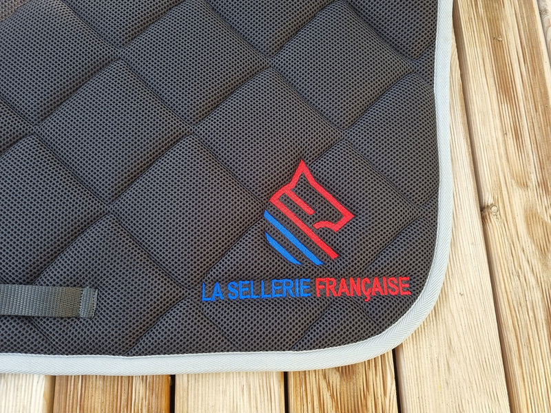 Tapis de selle CSO avec le logo officiel de La Sellerie Française