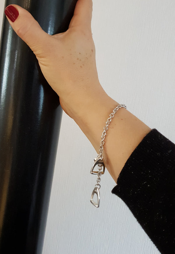 Stirrup chain bracelet