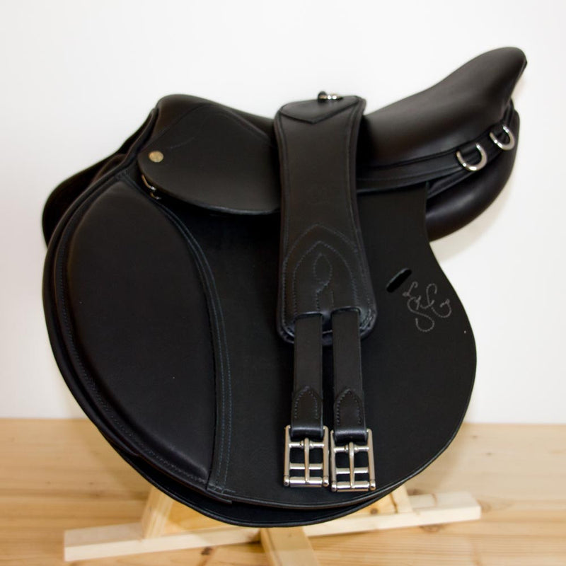 Made-to-measure English saddle for all disciplines
